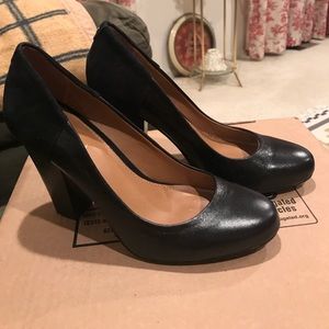 Aldo Black leather pumps